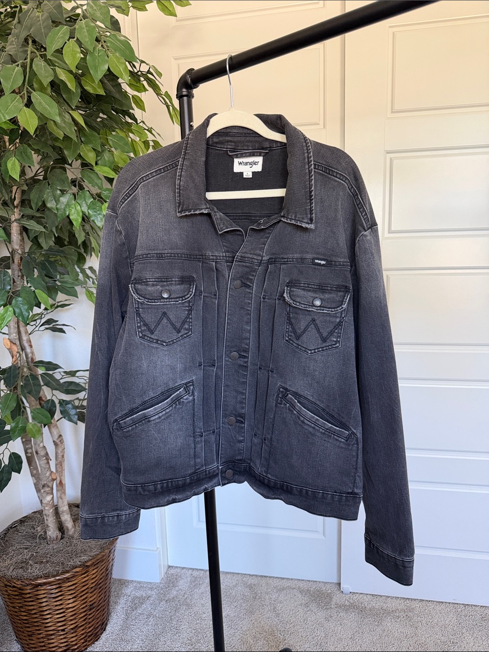 Wrangler Washed Black Denim Jacket - Size Men’s Large